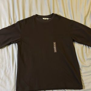 Uniqlo Men’s Short Sleeve Oversized Crewneck Shirt. Size M.